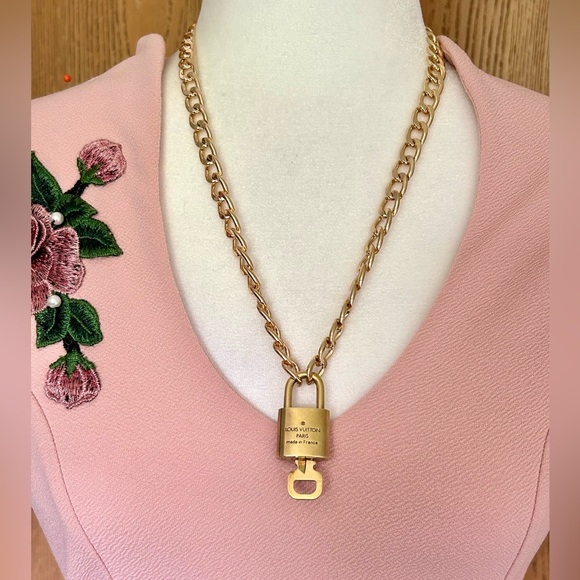 LOUIS VUITTON Padlock & Key Set Vintage Gold Plated Pre-Owned #317 - Picture 12 of 12